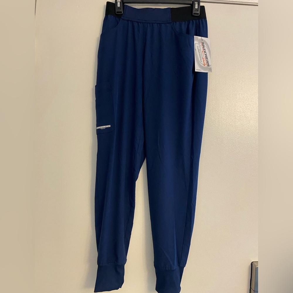 Women’s Navy Blue Skechers Joggers Size Small NWT